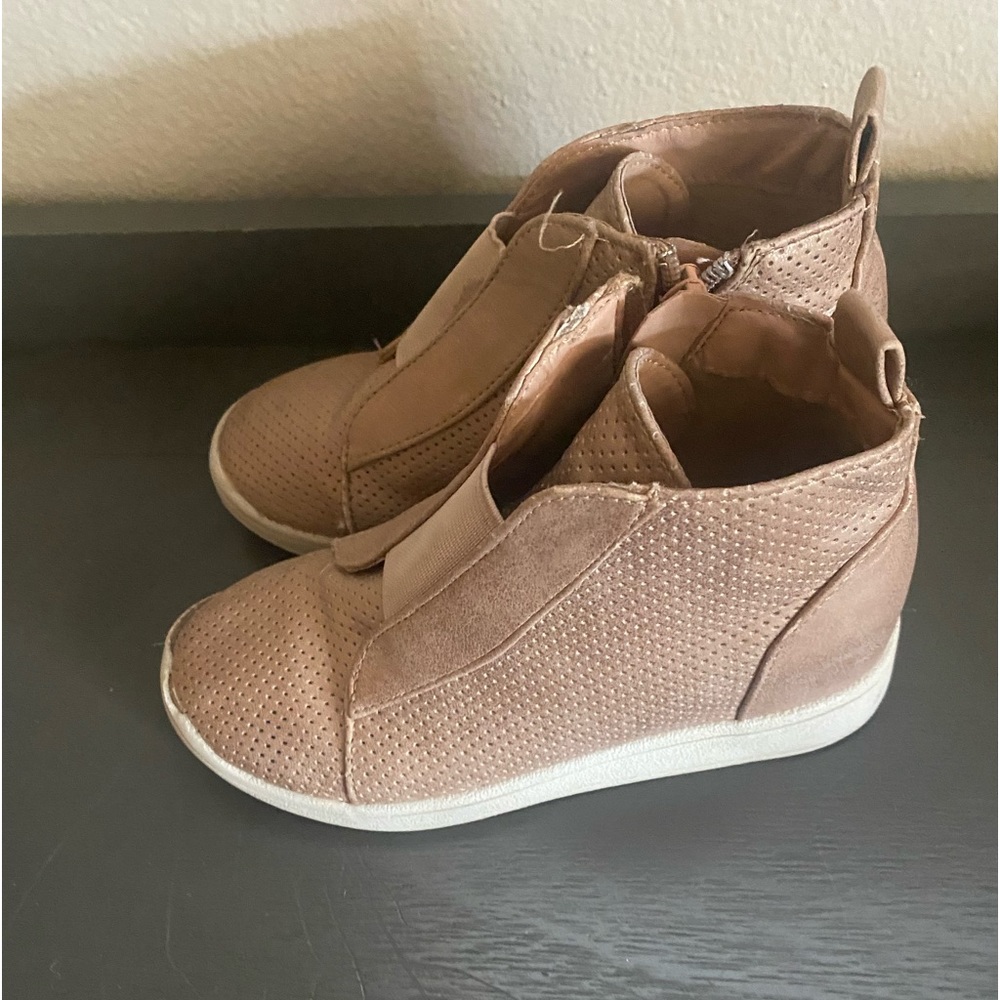 Metallic light cream pink wedge tennis shoes size 12